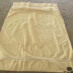 Ralph Lauren green tag Soft yellow Bath Towel Large $25